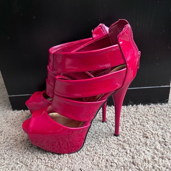 Red open toe caged heels - Picture 2 of 6